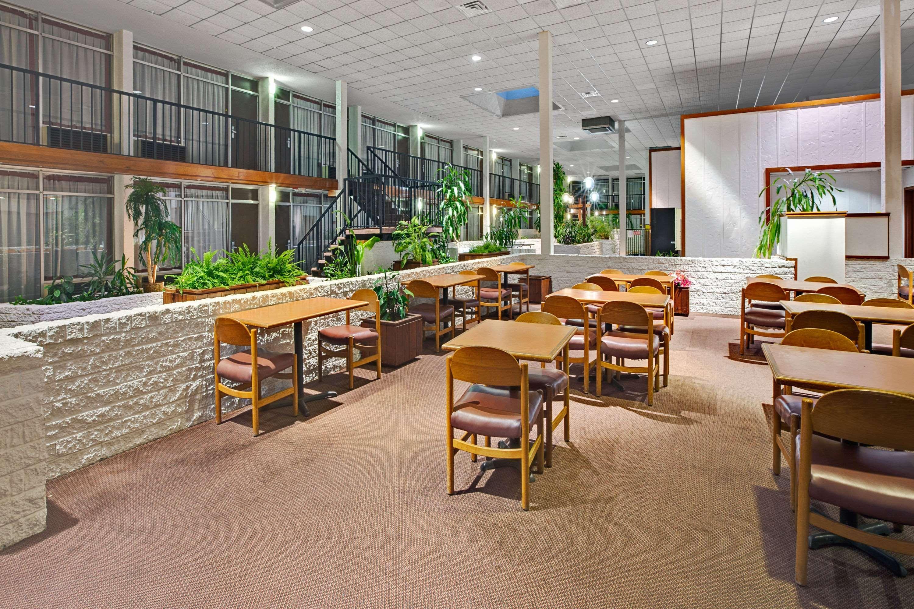 Super 8 By Wyndham Norman Otel Dış mekan fotoğraf